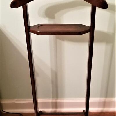 Lot #60  Men's stationary valet