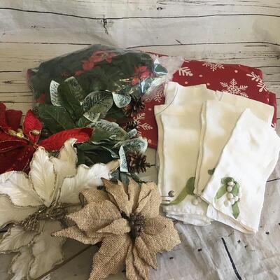 Gorgeous Napkins Flowers, Table cloth