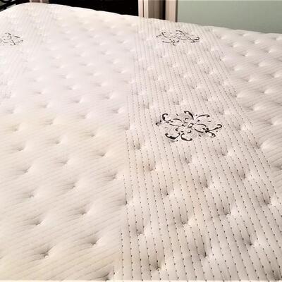 Lot #87  Very Nice King Bed Set with Luxury Mattress