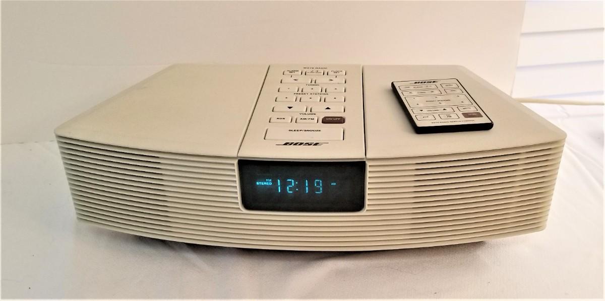 Lot 92 Bose Clock Radio with Remote