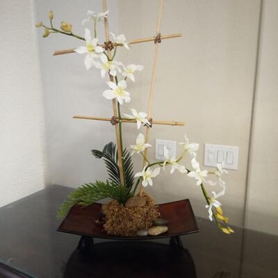 Decorative cross with flowersq