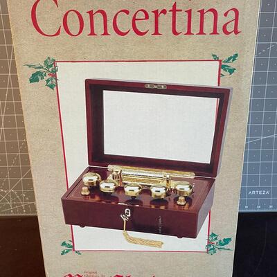 #118 Mr. Christmas Concertina Music Box