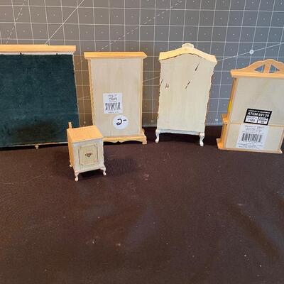 #144 Doll Furniture (5Pieces) 
