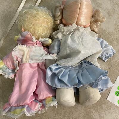 #193B 2 Dolls 