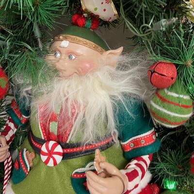 #197B Fantastic Elf Wreath 24