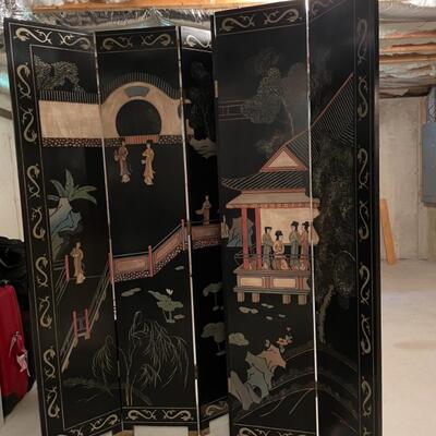 Stunning Asian folding screen with raised paint detail