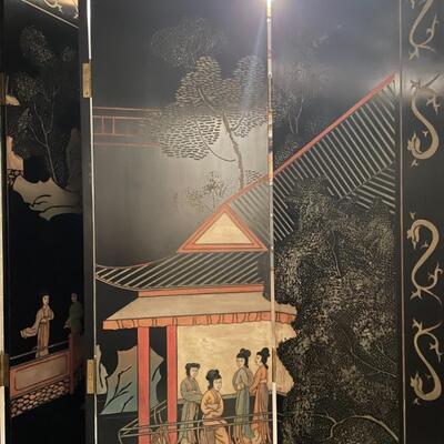 Stunning Asian folding screen with raised paint detail