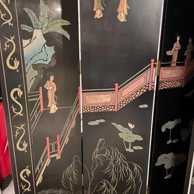 Stunning Asian folding screen with raised paint detail