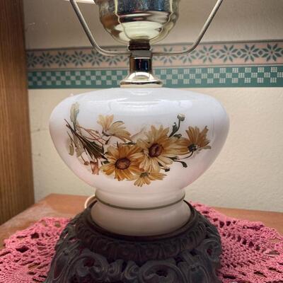 Vintage Floral Daisy Wildflower Painted Lamp