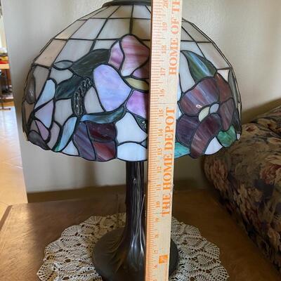 DALE TIFFANY Stained Glass Table Lamp red and purple flowers shown on Antiques Roadshow