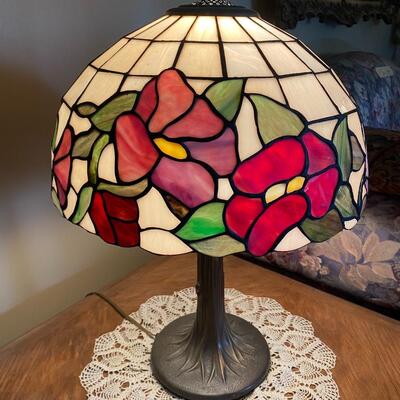 DALE TIFFANY Stained Glass Table Lamp red and purple flowers shown on Antiques Roadshow
