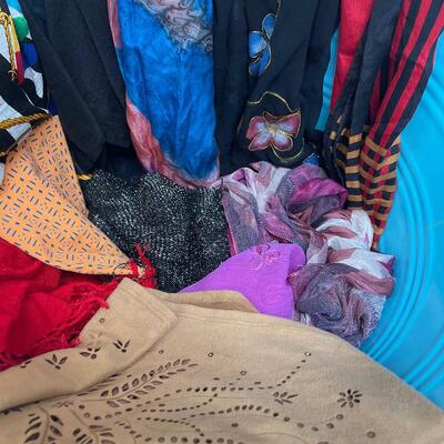 Lot 266 - Large Collection of Scarves
