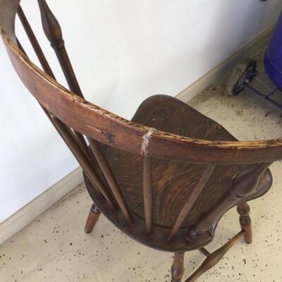 925-Antique Windsor Chair (AS-IS)