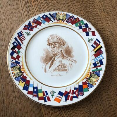 Lot 16 - Allied Nations Commemorative Plate General MacArthur
