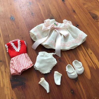 Lot 37 - Vogue Dolls Ginny Doll Clothes