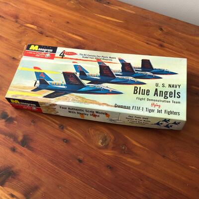 Lot 46 - 1958 US Navy Blue Angels Kit