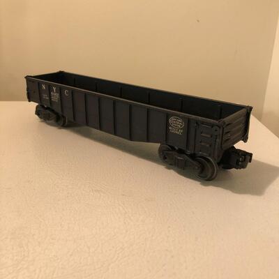 Lot 64 - Lionel Post-War O Gauge NYC Black Freight Car