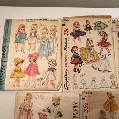 Lot 89 - Vintage Dolls Clothes Patterns