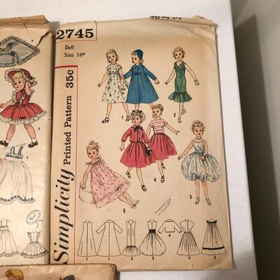 Lot 89 - Vintage Dolls Clothes Patterns