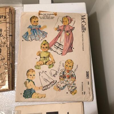 Lot 90 - Vintage Dolls Clothes Patterns