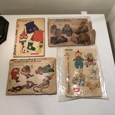 Lot 91 - Vintage Accessories Patterns