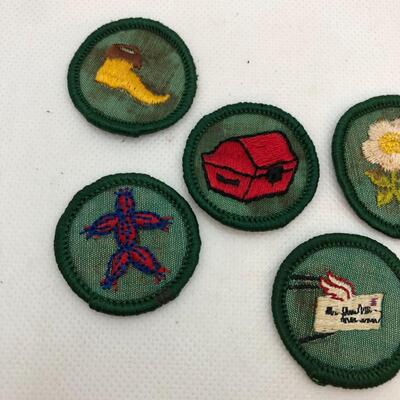 Lot 95 - 1950s Girl Scout Badges