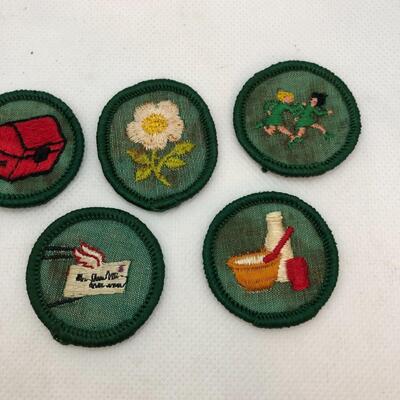 Lot 95 - 1950s Girl Scout Badges