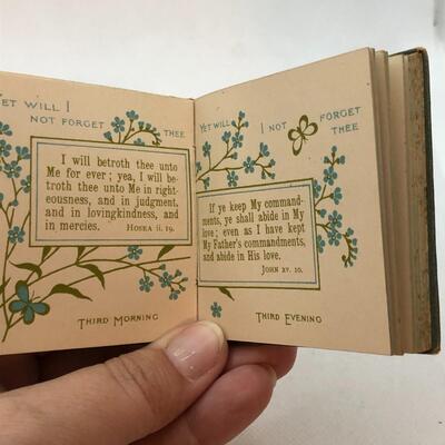 Lot 100 - Forget Me Not Miniature Bible