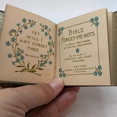 Lot 100 - Forget Me Not Miniature Bible