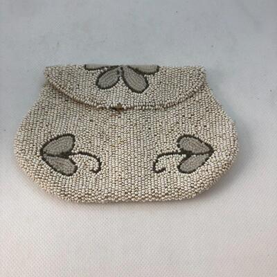 Lot 135 - Small Beaded Purse