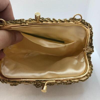 Lot 138 - Handmade in Hong Kong Beaded Purse