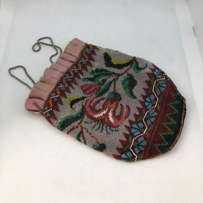 Lot 139 - Beaded Bag Purse