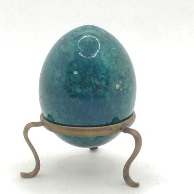 Lot 165 - Alabaster Egg with Stand