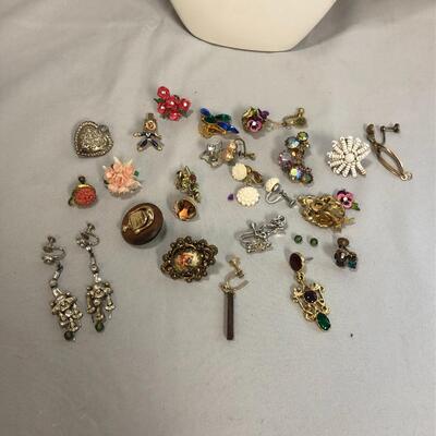 Lot 174 - Mixed Lot of Jewelry Pieces