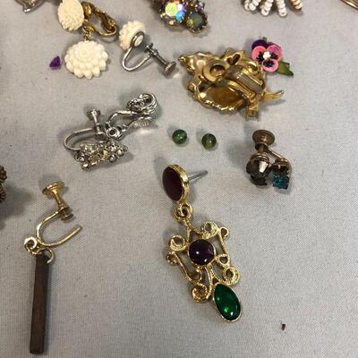 Lot 174 - Mixed Lot of Jewelry Pieces