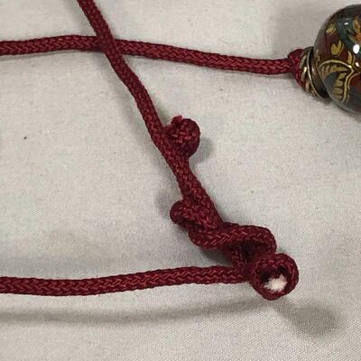 Lot 187 - Large Bead on Rope Necklace