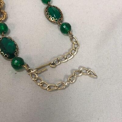 Lot 200 - Green and Gold Tone Necklace