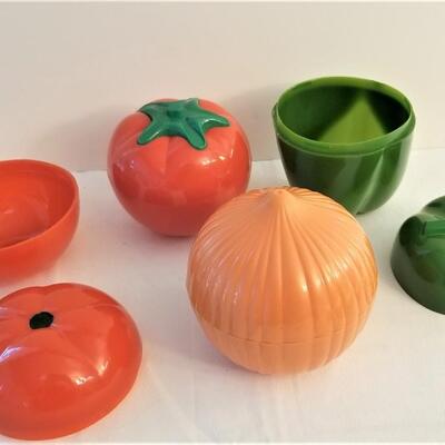 Lot #136  Cute Set of Plastic Vegetable Fridge Keepers