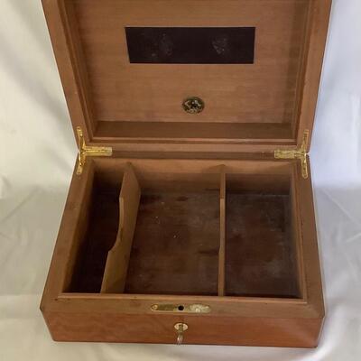 C1068 Varnished Humidor with Lock and Key and Hoffritz Letter Opener