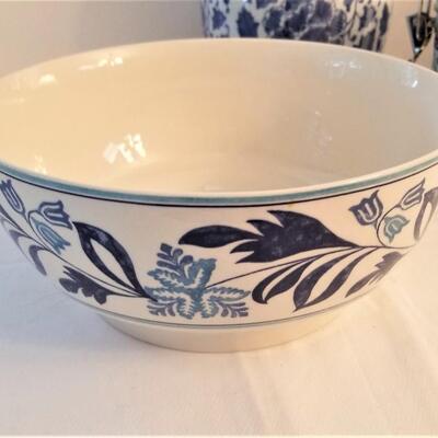 Lot #139  Blue/White Decorator Lot - 4 pieces