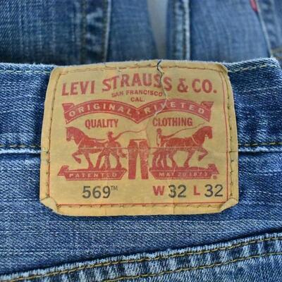 4 pairs of Men's Jeans. Levi Strauss 569 32x32 all have various holes/tears