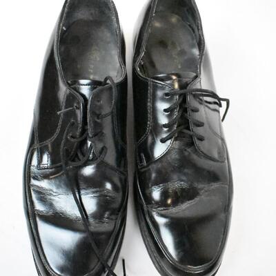3 pairs of Men's Dress Shoes: Black sz? Maroon sz 7.5, Black 7.5