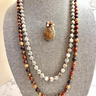 Lot 33  Stone Necklaces of Agate & Jasper Lace Agate Pendant
