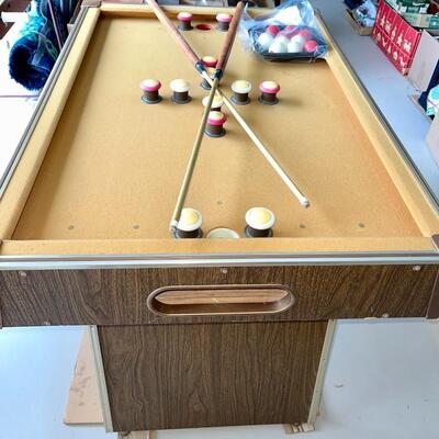 Lot 42  Vintage Frederick Willys Bumper Pool Table Cues Balls 