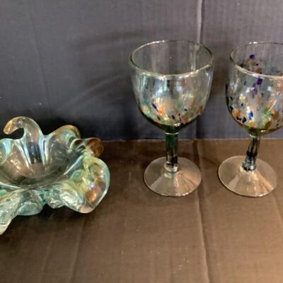 C1108 Murano Glass Leaf Dish and Pair of Glass Goblets