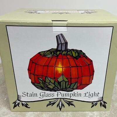 #224B Stain glass Pumpkin Lamp 