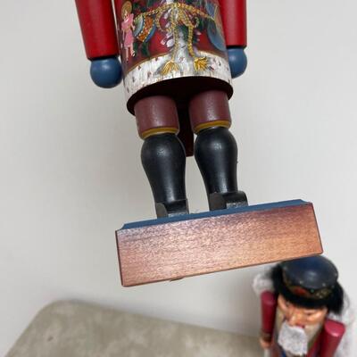 #225B 2  Nutcrackers and a Lady 
