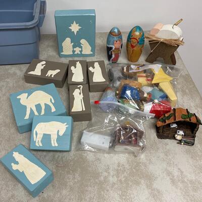 #239B Hand Painted Nativity Items Turquoise 