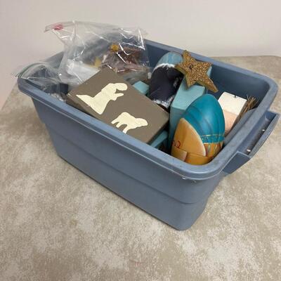 #239B Hand Painted Nativity Items Turquoise 