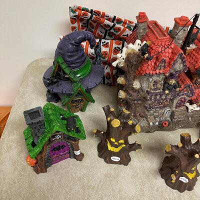 #242B Halloween Village with Jack-o-lantern Table Cloth in Storage Tub